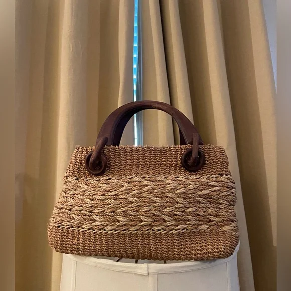 Vintage Woven Straw Handbag Wood Handle Coastal Beach Summer Tote - Picture 1 of 16
